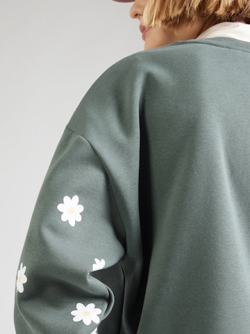 PIECES - Sweatshirt 'PCKALINKA' em verde