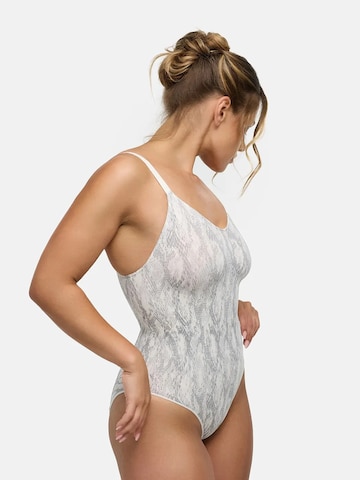 cfab (formerly creamy fabrics) - Body moldeador 'Bodysuit Sculpting Shapewear mit Slip' en blanco