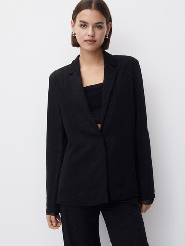 Sacou de la Pull&Bear pe negru: față