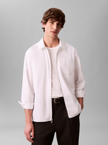 Calvin Klein Jeans Between-Season Jacket in White: front