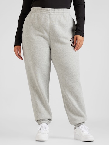 Effilé Pantalon Tommy Hilfiger Curve en gris : devant