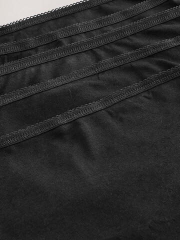Next String in Zwart