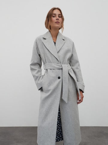 Manteau mi-saison 'Cecilia' EDITED en gris