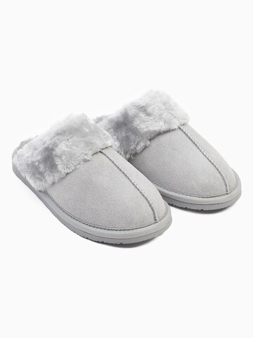 Minnetonka Slipper 'Chesney' in Grey