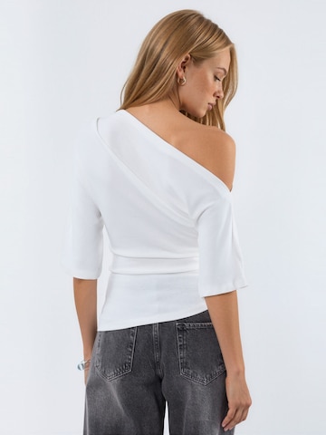Busem Blouse in White