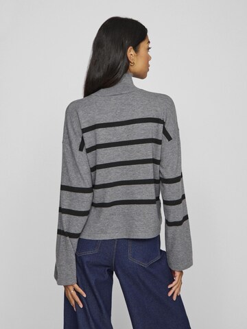 VILA Sweater in Grey