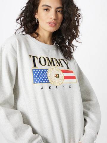 Tommy Jeans - Sweatshirt em cinzento