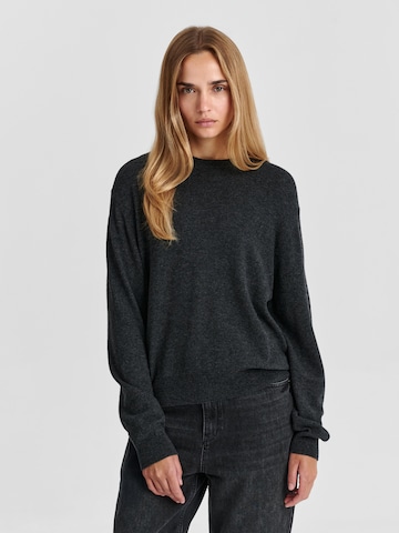 Pull-over TATUUM en gris : devant