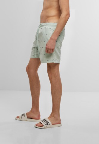 Pantaloncini da bagno di Urban Classics in verde