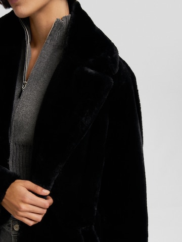 Bershka Přechodný kabát – černá