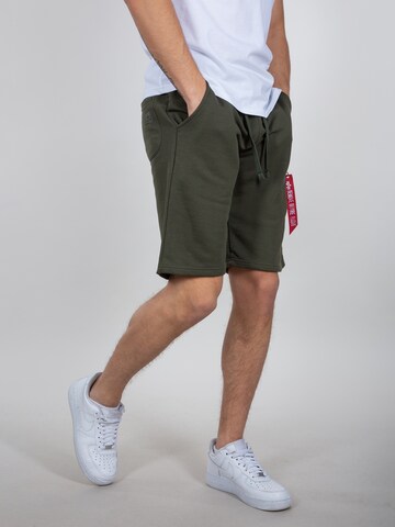 Regular Pantalon ALPHA INDUSTRIES en vert