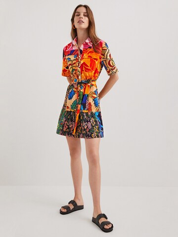 Desigual - Vestidos camiseiros 'Avinyon' em laranja