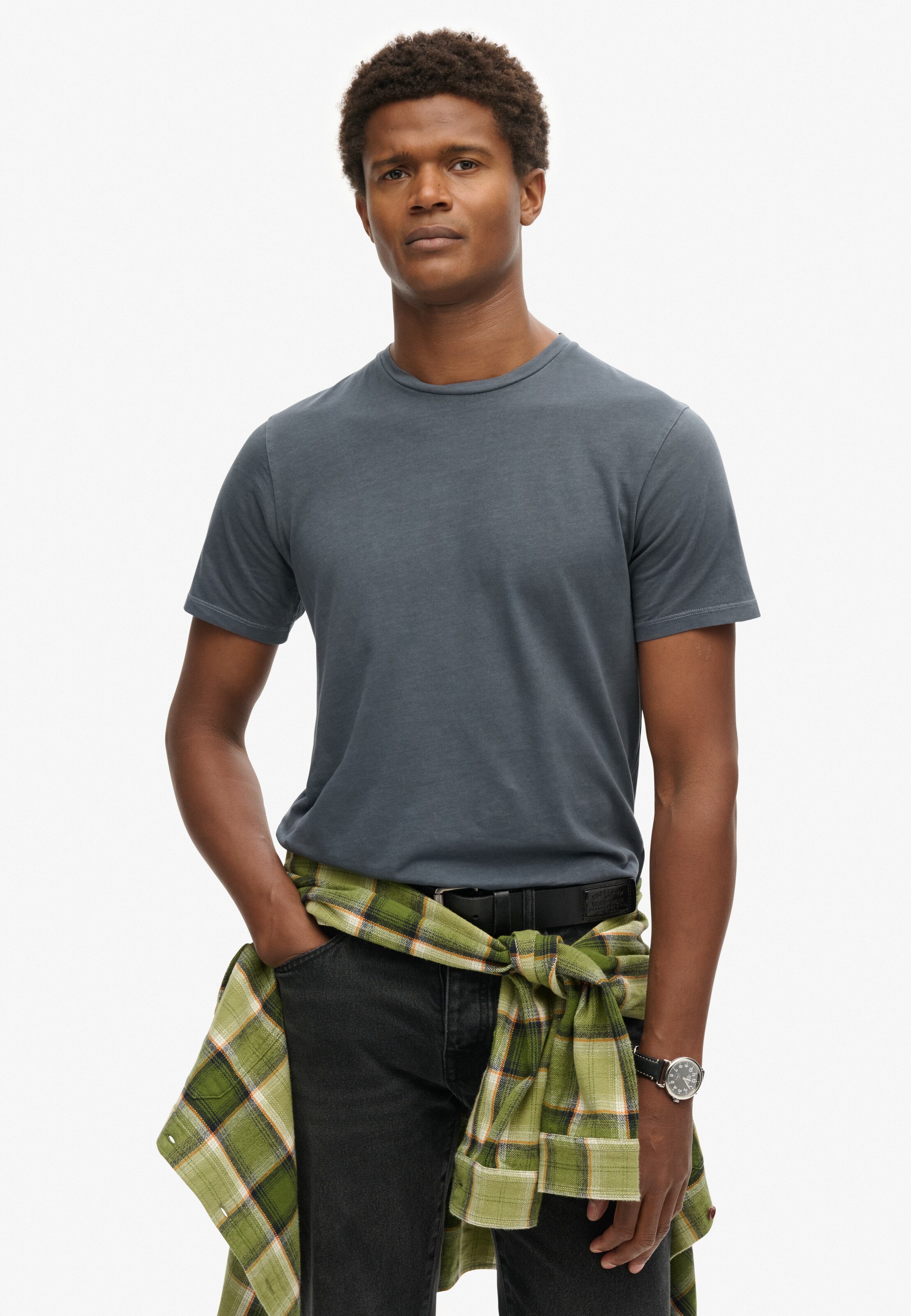 T-Shirt 'Essential' Superdry & Co en bleu : devant