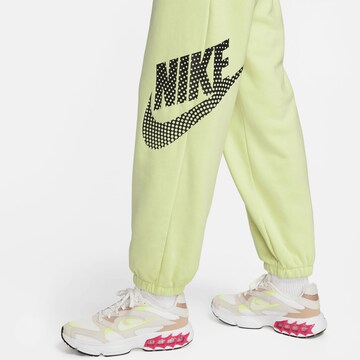 Tapered Pantaloni 'Emea' di Nike Sportswear in verde