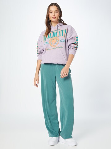 BDG Urban Outfitters Свитшот 'WILDCATS' в Ярко-розовый