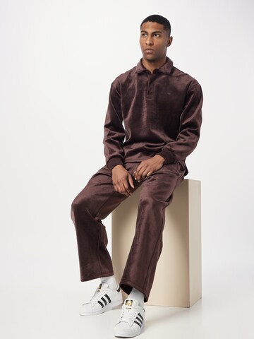 ADIDAS ORIGINALS Sweatshirt 'Premium Essentials+ Velvet' in Grijs