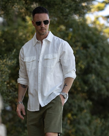 DAN FOX APPAREL - Ajuste regular Camisa 'Lio' en blanco