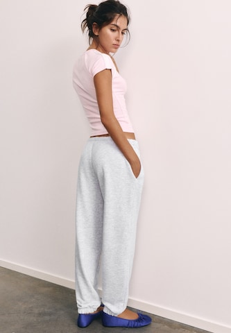 Pull&Bear Tapered Nadrág - szürke