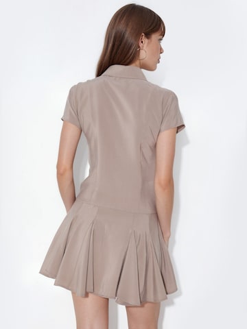 Busem - Vestidos camiseiros em cinzento