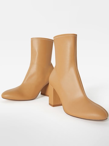 Bershka Stiefelette in Beige