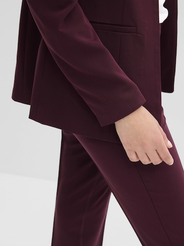 bonprix - Traje de pantalón en rojo
