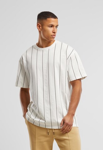 T-Shirt Urban Classics en blanc