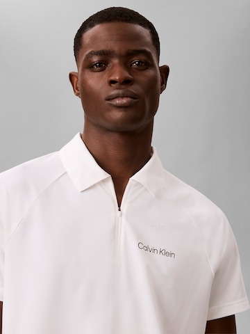 T-Shirt Calvin Klein en blanc