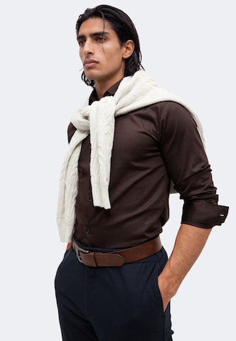 Lindbergh - Ajuste regular Camisa 'Superflex' en marrón