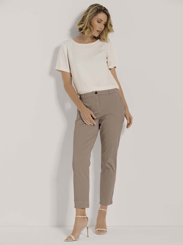 MADELEINE Tapered Hose in Grau