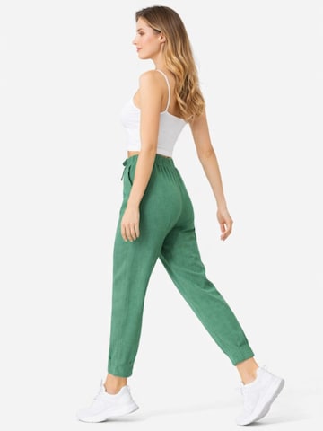 fashionshowcase Loosefit Bukser 'SOREYA' i grøn