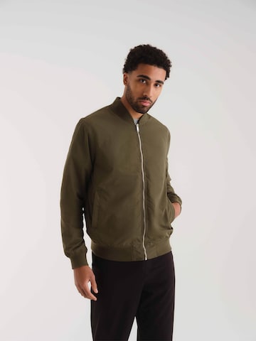 ABOUT YOU x Kevin Trapp Between-Season Jacket 'Robin' in Green