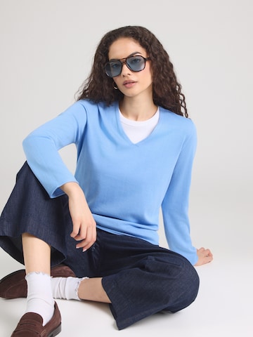 Pulover de la s.Oliver pe albastru: față