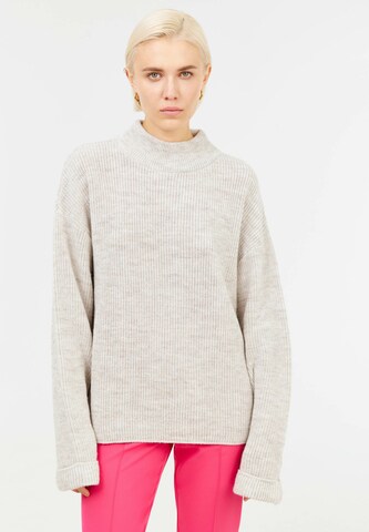 TOPTOP STUDIO Sweater in White: front