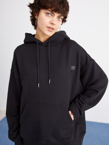 Hanorac 'Essentials' de la ALPHA INDUSTRIES pe negru