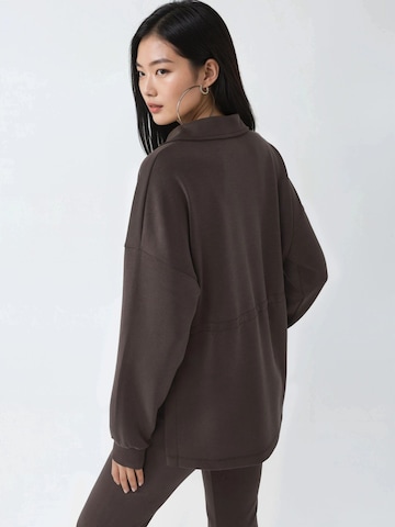 Busem - Sweatshirt em castanho