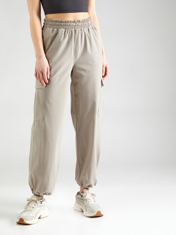 UNDER ARMOUR Tapered Sporthose in Grau: Vorderseite