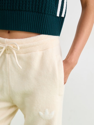 ADIDAS ORIGINALS Свободный крой Штаны 'Athletic Dept' в Белый