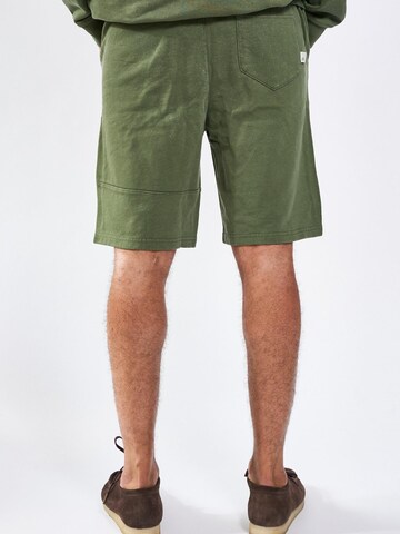 A Question Of (AQO) regular Bukser i grøn