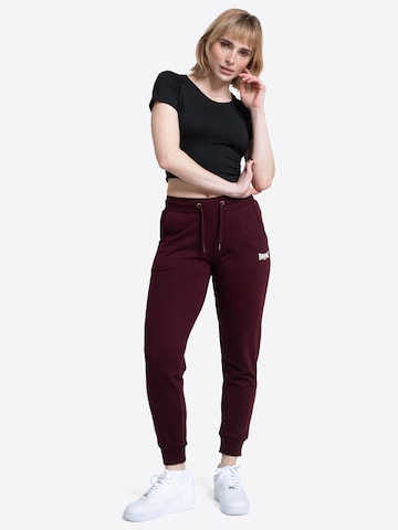 Regular Pantalon de sport 'WEYCROFT' LONSDALE en rouge