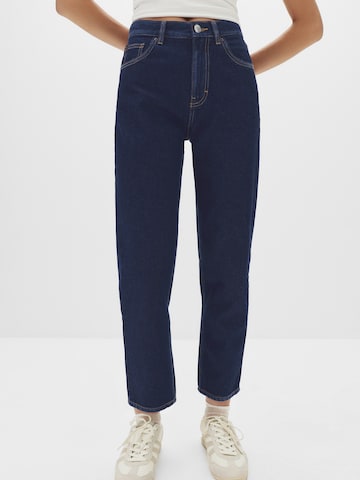 Pull&Bear Tapered Jeans in Blue: front