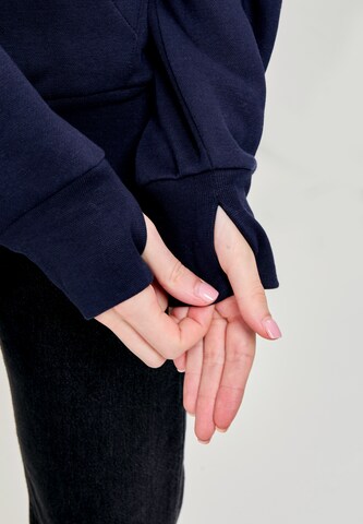 BENCH Sweatshirt in Blau