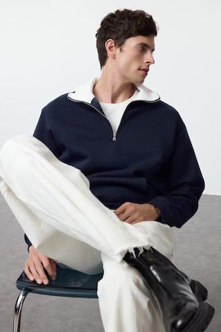 Trendyol Sweatshirt i blå: framsida