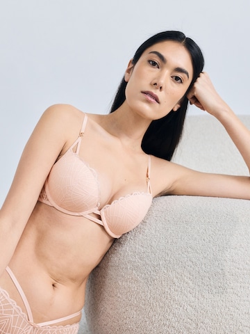 TRIUMPHPush-up Grudnjak 'That Night In Vegas' - bijela boja