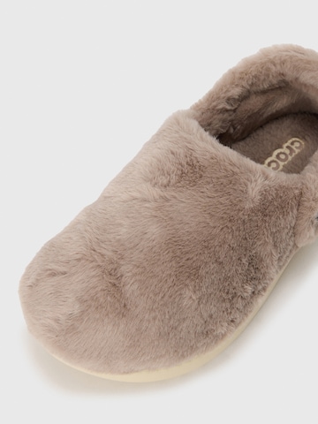 Crocs Puukengät & Crocs-jalkineet 'Classic Unfurgettable' värissä ruskea
