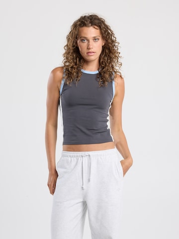 Haut America Today en gris : devant