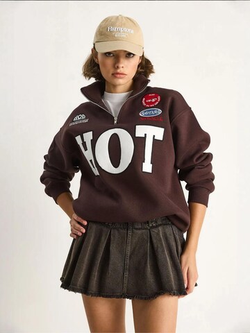 Bianco Lucci Sweatshirt in Bruin: voorkant