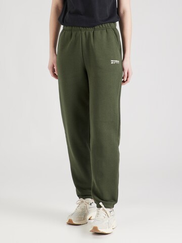 Regular Pantaloni 'Heritage' de la new balance pe verde: față