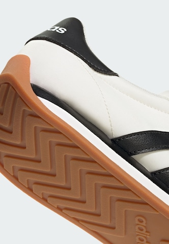 ADIDAS SPORTSWEAR - Sapatilhas baixas 'Runvista' em branco