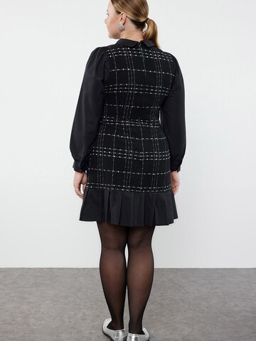 Trendyol Curve Kleid in Schwarz
