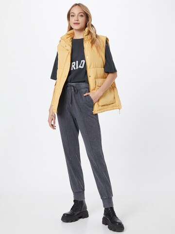 QS Tapered Broek in Zwart